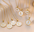 Collar Cadena con Letra y Concha