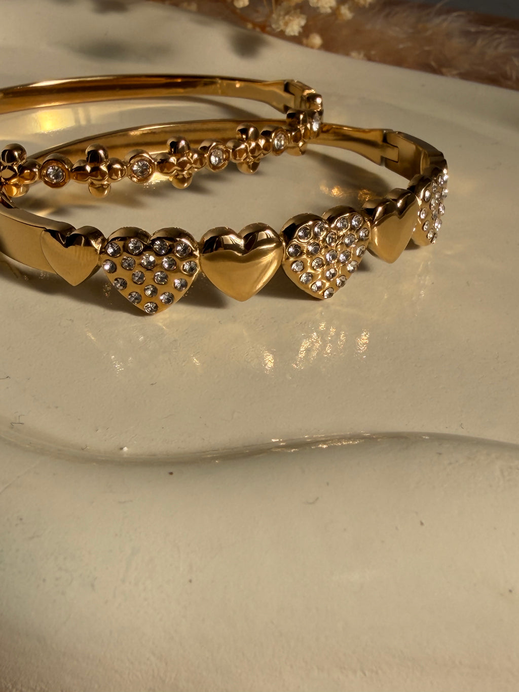 Brazalete Rígido de Corazones