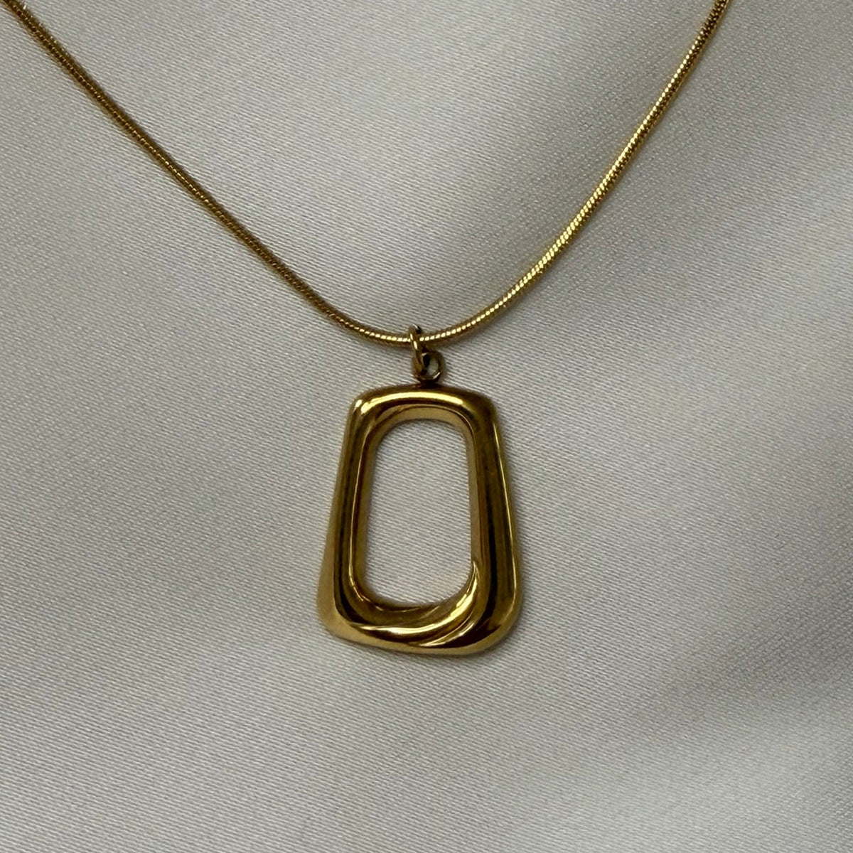 Collar Colgante Cuadrado Minimalista | Chapado Oro 18K PVD
