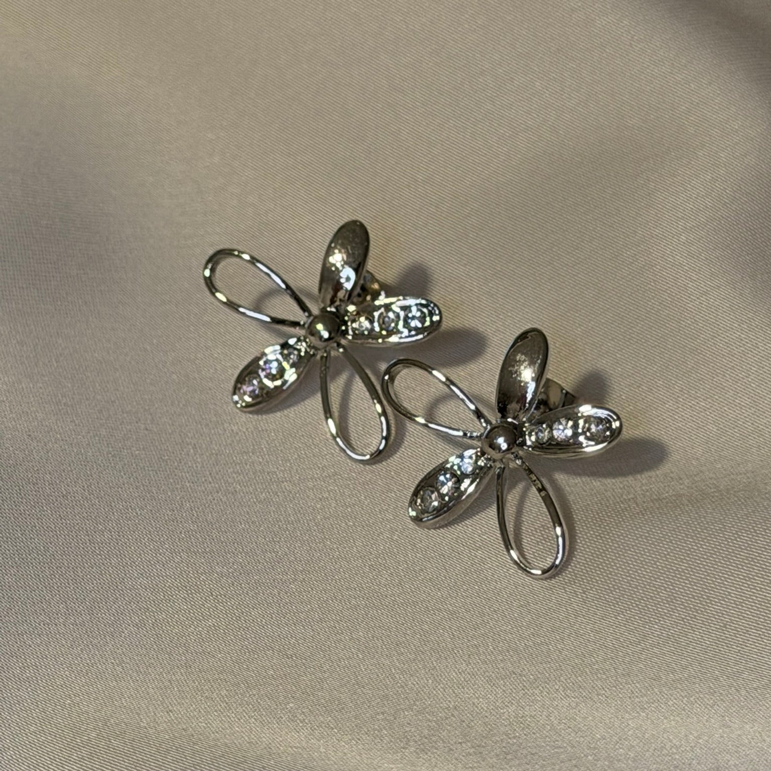 Pendientes Loreanny Flor | Chapado Oro 18K Acero Inoxidable