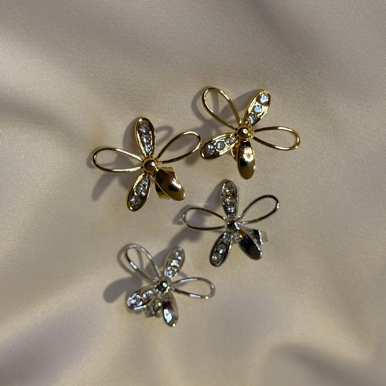 Pendientes Loreanny Flor | Chapado Oro 18K Acero Inoxidable