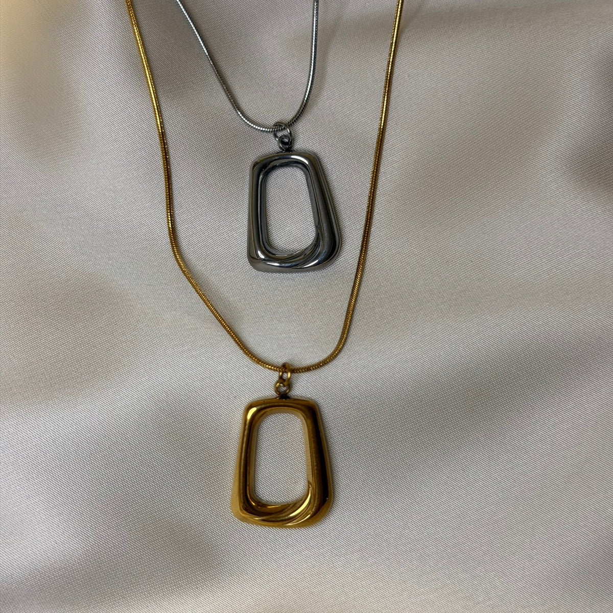 Collar Colgante Cuadrado Minimalista | Chapado Oro 18K PVD